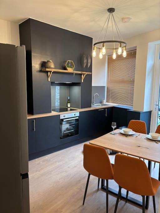 Вилла Stunning House Sleeps 7 - Parking Бакстон Экстерьер фото