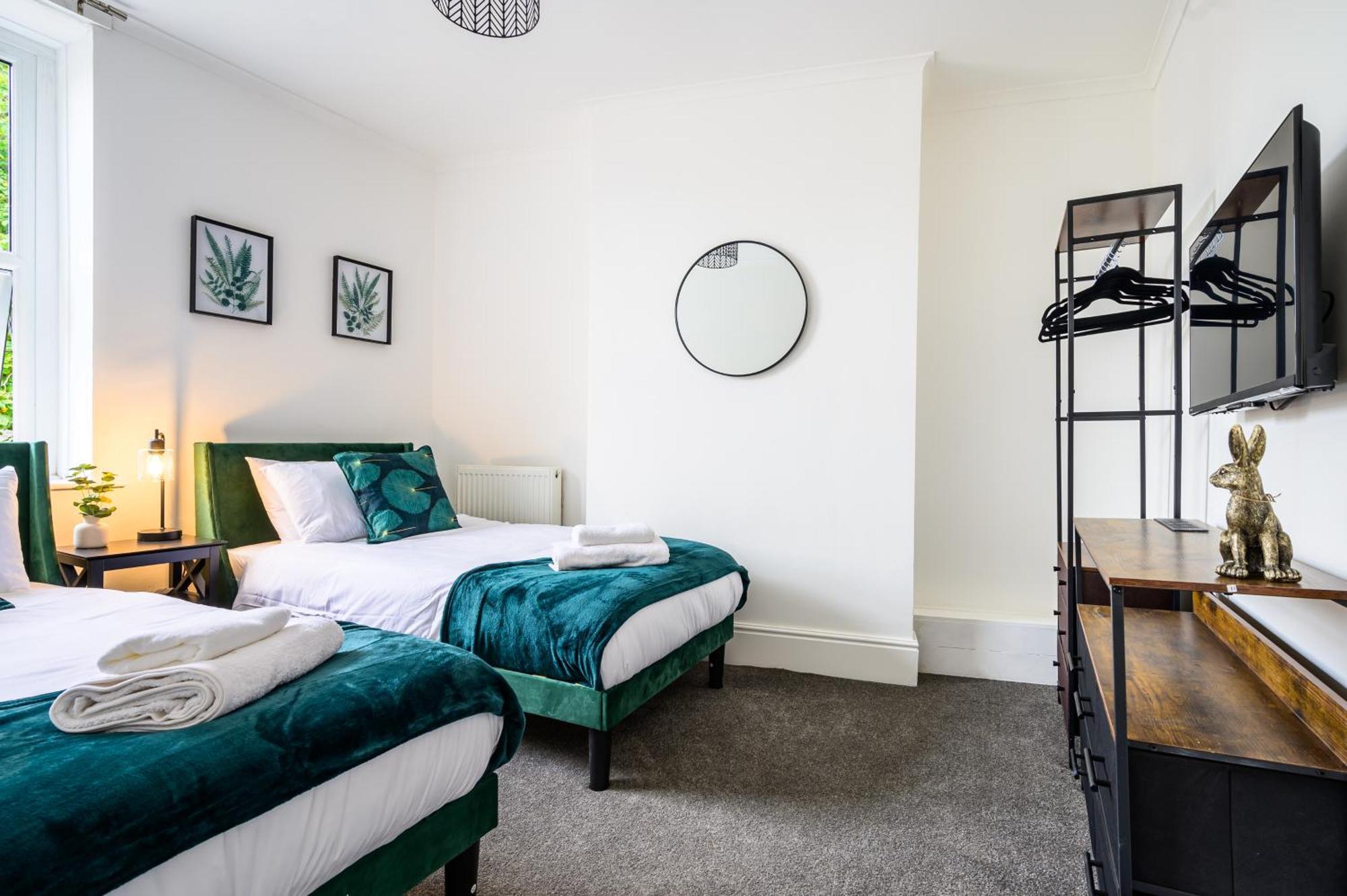 Вилла Stunning House Sleeps 7 - Parking Бакстон Экстерьер фото
