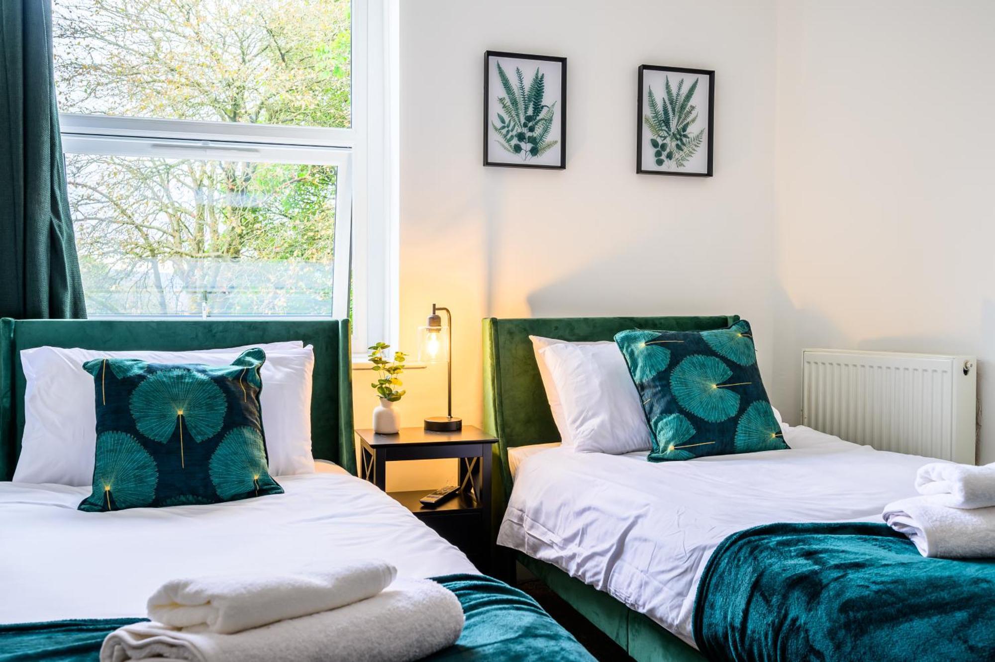 Вилла Stunning House Sleeps 7 - Parking Бакстон Экстерьер фото